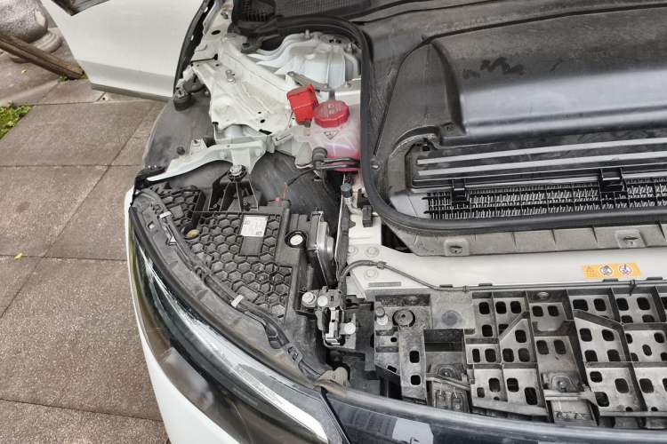 Used Mercedes-Benz EQE 2022 350 Luxury Edition Engine Bay Right