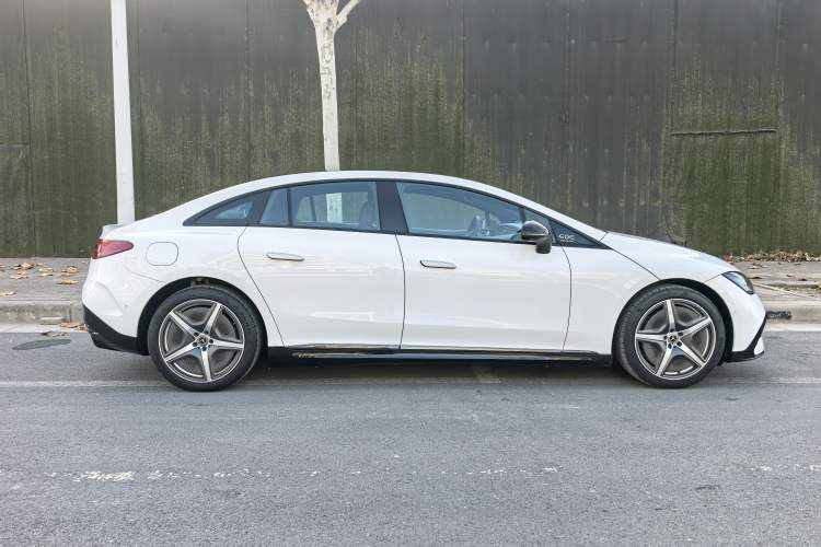 Used Mercedes-Benz EQE 2022 350 Luxury Edition Exterior 7