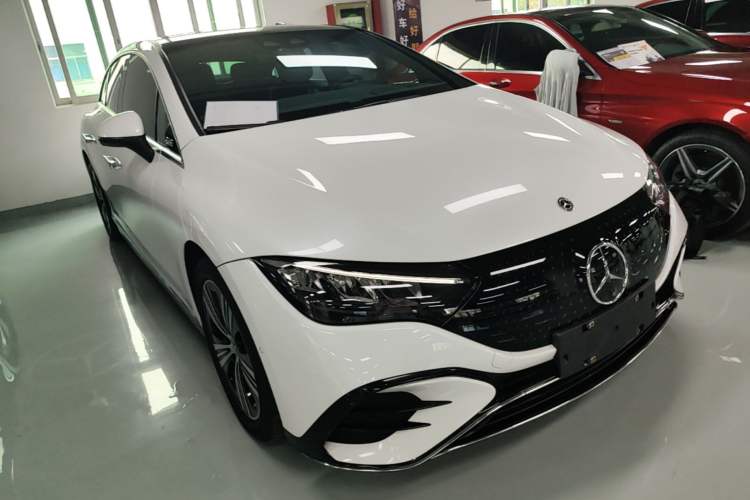 Used Mercedes-Benz EQE 2022 350 Luxury Edition Front Right 45 Deg