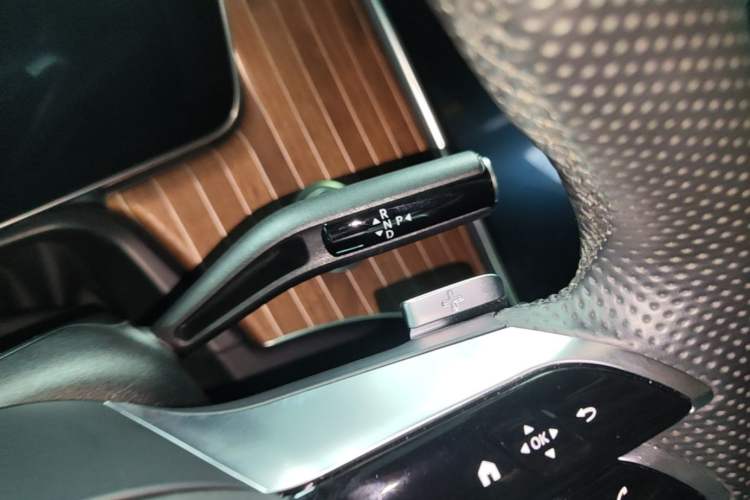 Used Mercedes-Benz EQE 2022 350 Luxury Edition Gear Lever