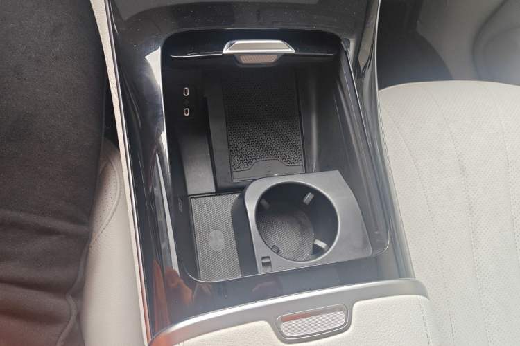 Used Mercedes-Benz EQE 2022 350 Luxury Edition Gear Lever