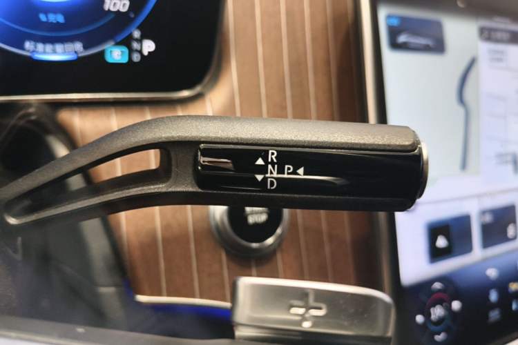 Used Mercedes-Benz EQE 2022 350 Pioneer Edition Gear Lever