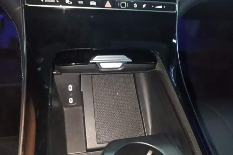 Used Mercedes-Benz EQE 2022 350 Pioneer Edition Gear Lever