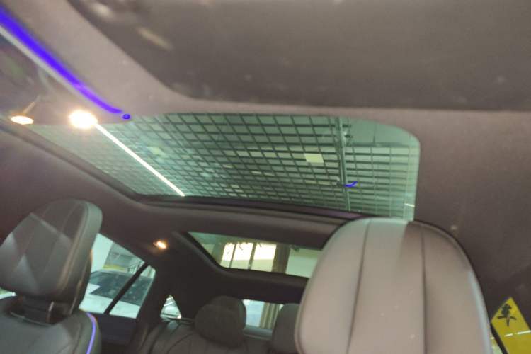 Used Mercedes-Benz EQE 2022 350 Luxury Edition Headliner