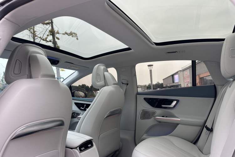 Used Mercedes-Benz EQE 2022 350 First Edition Special Version Headliner