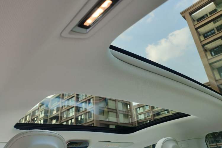 Used Mercedes-Benz EQE 2022 350 First Edition Special Version Headliner
