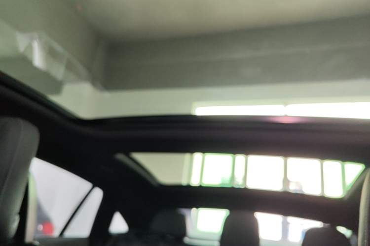 Used Mercedes-Benz EQE 2022 350 Luxury Edition Headliner