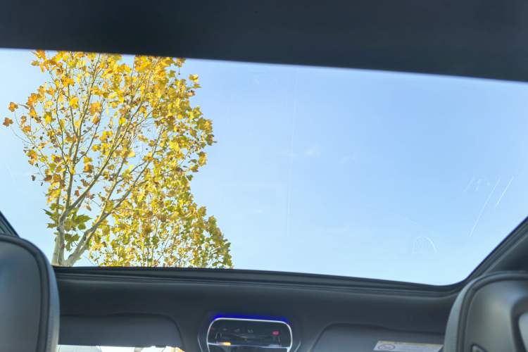Used Mercedes-Benz EQE 2022 350 Luxury Edition Headliner