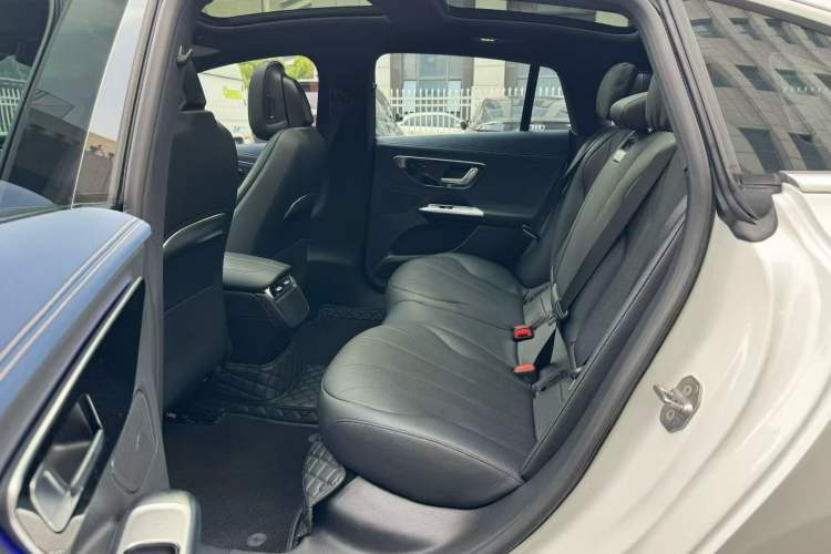 Used Mercedes-Benz EQE 2022 350 Pioneer Edition Interior 2