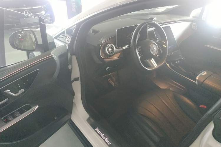Used Mercedes-Benz EQE 2022 350 Pioneer Edition Interior 3