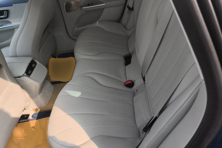 Used Mercedes-Benz EQE 2022 350 First Edition Special Version Interior 4
