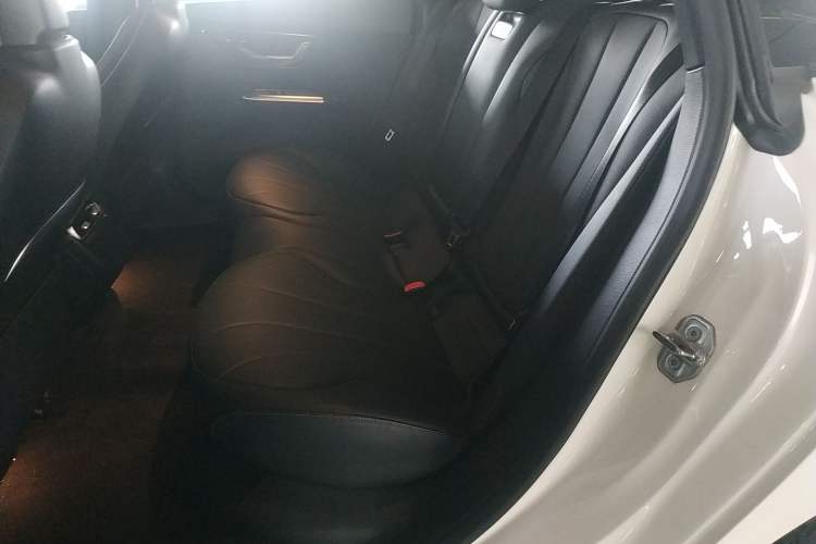 Used Mercedes-Benz EQE 2022 350 Pioneer Edition Interior 4