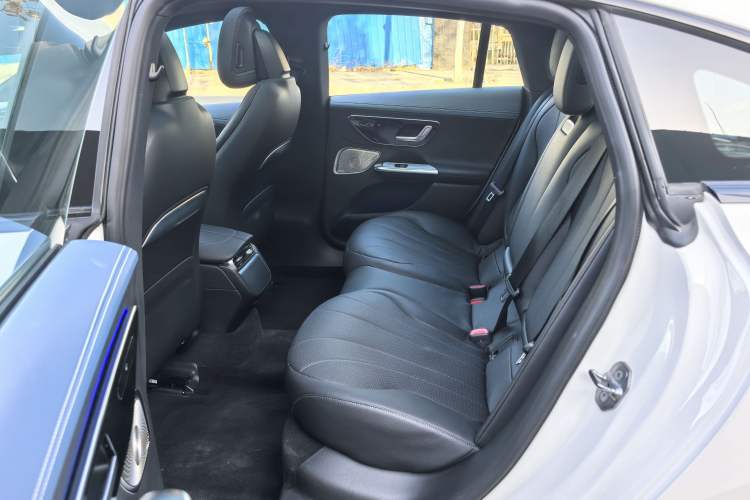 Used Mercedes-Benz EQE 2022 350 Luxury Edition Interior 4