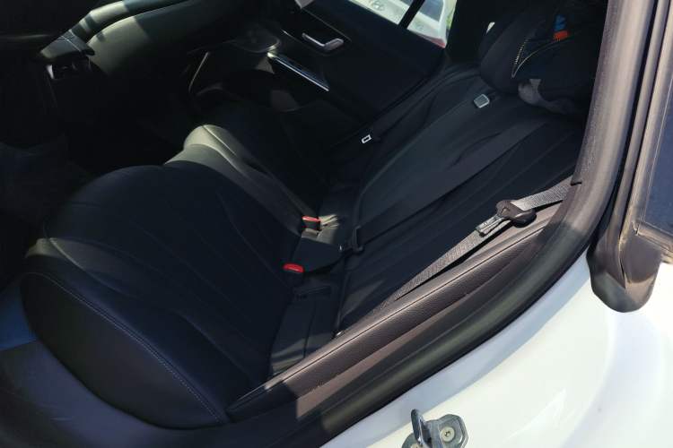 Used Mercedes-Benz EQE 2022 350 Luxury Edition Interior 4