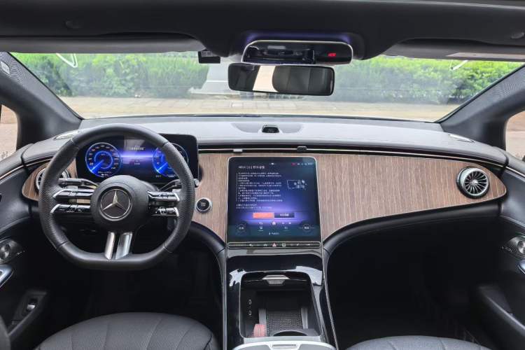 Used Mercedes-Benz EQE 2022 350 Pioneer Edition Interior 4