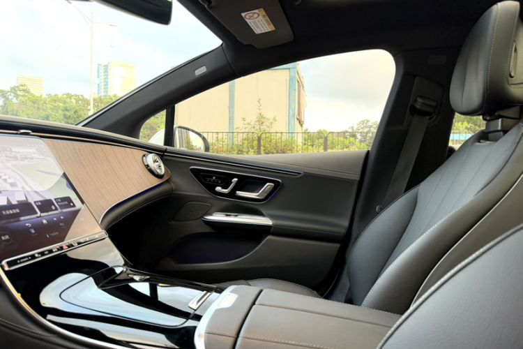 Used Mercedes-Benz EQE 2022 350 Pioneer Edition Interior 6