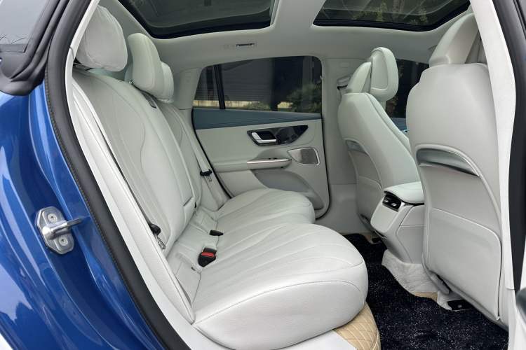 Used Mercedes-Benz EQE 2022 350 First Edition Special Version Interior 8