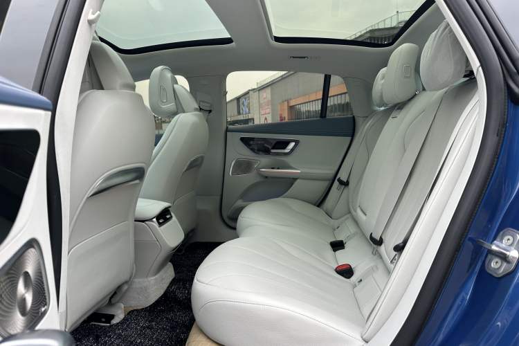 Used Mercedes-Benz EQE 2022 350 First Edition Special Version Interior 9