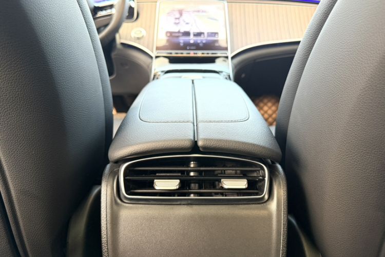 Used Mercedes-Benz EQE 2022 350 Pioneer Edition Interior 9