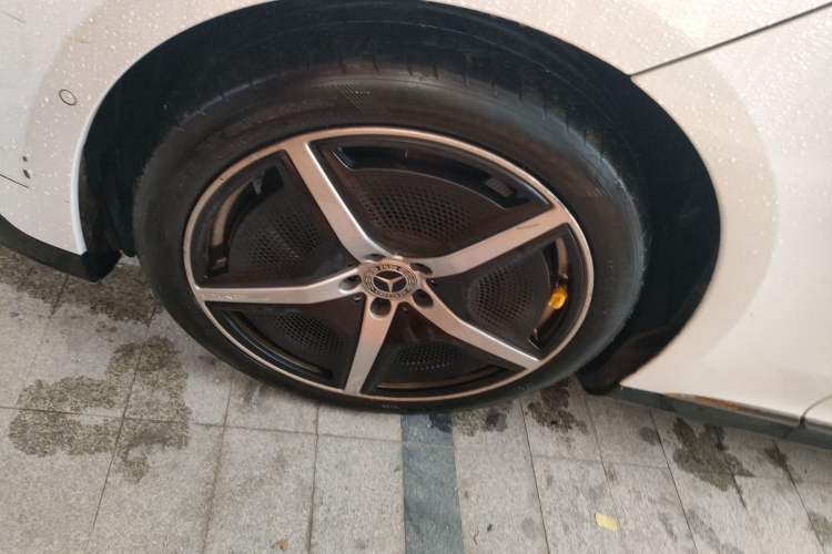 Used Mercedes-Benz EQE 2022 350 First Edition Special Version Left Front Wheel Hub