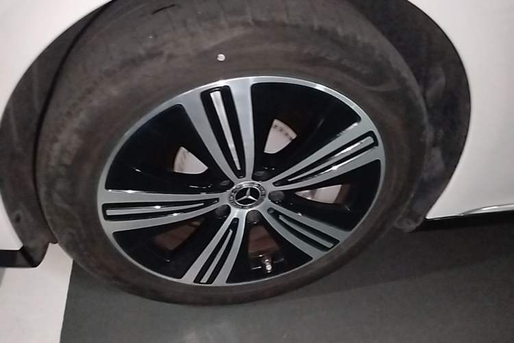 Used Mercedes-Benz EQE 2022 350 Luxury Edition Left Front Wheel Hub