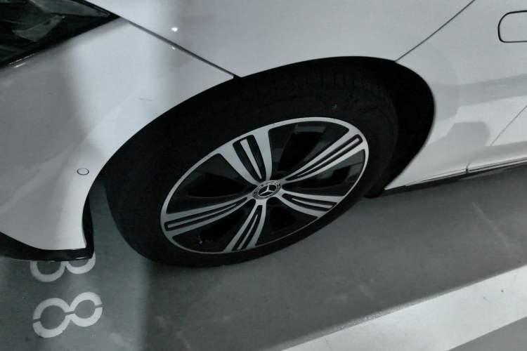 Used Mercedes-Benz EQE 2022 350 Luxury Edition Left Front Wheel Hub