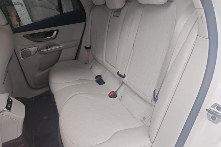 Used Mercedes-Benz EQE 2022 350 Luxury Edition Left Rear Seat