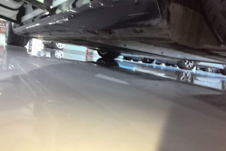 Used Mercedes-Benz EQE 2022 350 First Edition Special Version Left Side Sill