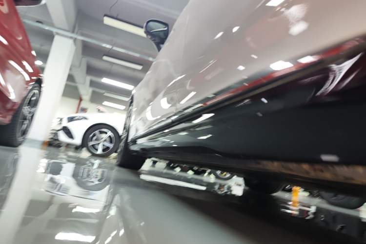 Used Mercedes-Benz EQE 2022 350 Luxury Edition Left Side Sill