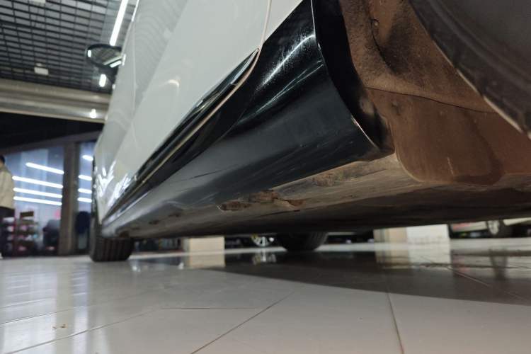 Used Mercedes-Benz EQE 2022 350 Luxury Edition Left Side Sill