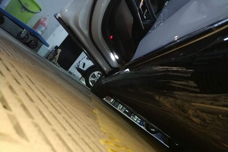Used Mercedes-Benz EQE 2022 350 Pioneer Edition Left Side Sill