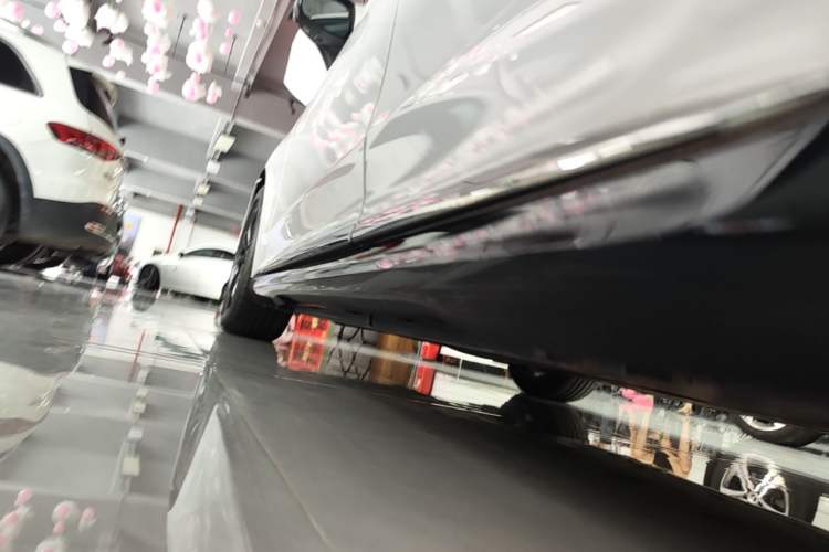 Used Mercedes-Benz EQE 2022 350 Pioneer Edition Left Side Sill