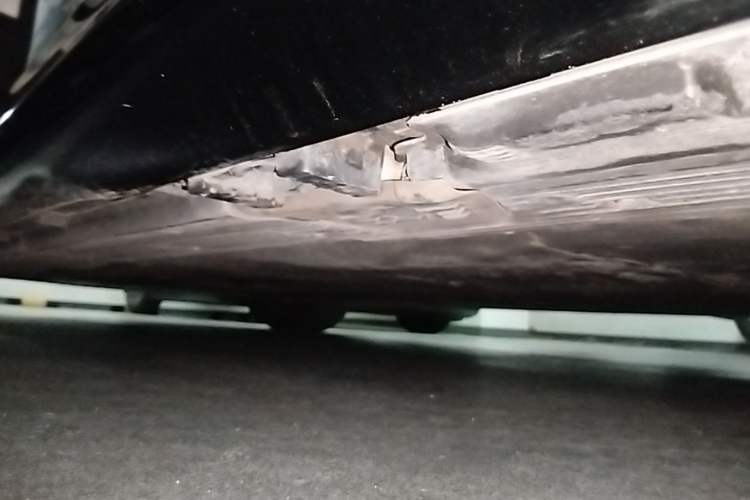 Used Mercedes-Benz EQE 2022 350 Luxury Edition Left Side Sill