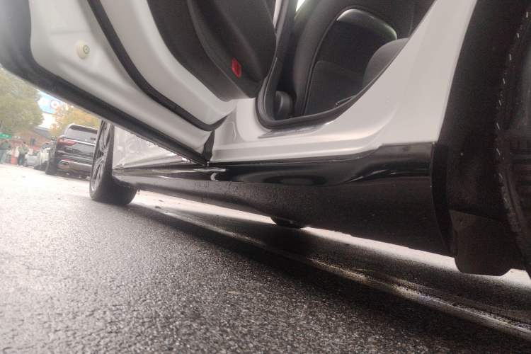 Used Mercedes-Benz EQE 2022 350 Luxury Edition Left Side Sill