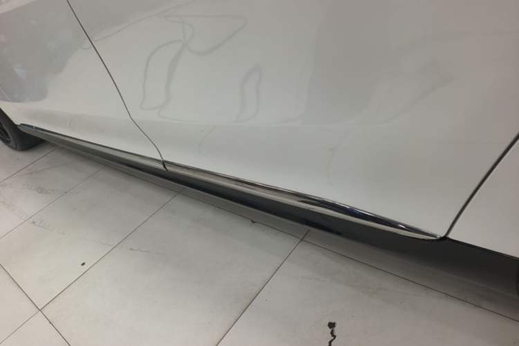 Used Mercedes-Benz EQE 2022 350 Pioneer Edition Left Side Sill