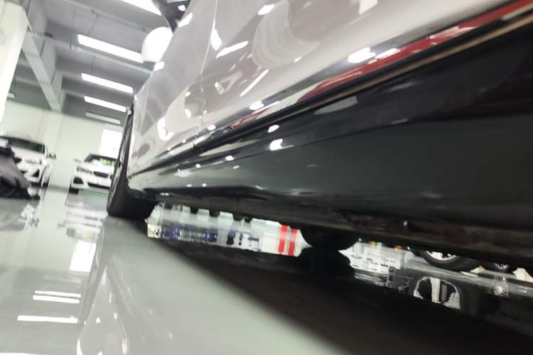 Used Mercedes-Benz EQE 2022 350 Luxury Edition Left Side Sill