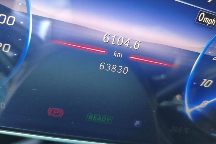 Used Mercedes-Benz EQE 2022 350 Luxury Edition Odometer Close Up