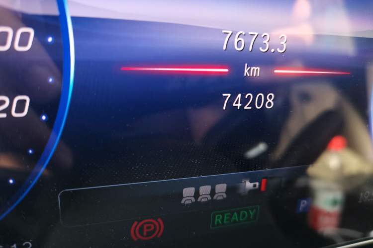 Used Mercedes-Benz EQE 2022 350 Luxury Edition Odometer Close Up