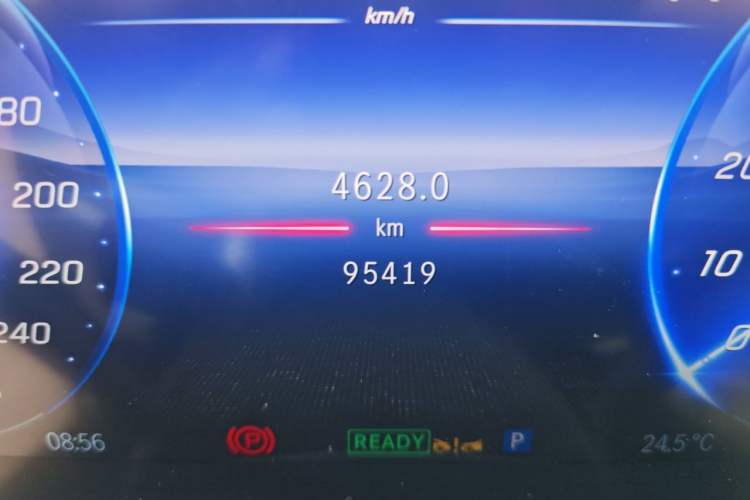Used Mercedes-Benz EQE 2022 350 Luxury Edition Odometer Close Up