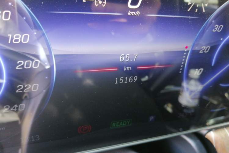 Used Mercedes-Benz EQE 2022 350 Pioneer Edition Odometer Close Up