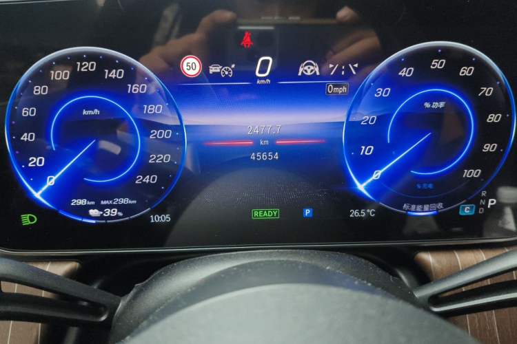 Used Mercedes-Benz EQE 2022 350 Luxury Edition Odometer Close Up