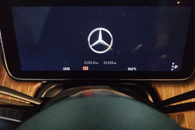 Used Mercedes-Benz EQE 2022 350 Pioneer Edition Odometer Close Up