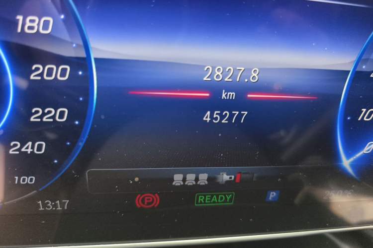 Used Mercedes-Benz EQE 2022 350 Luxury Edition Odometer Close Up