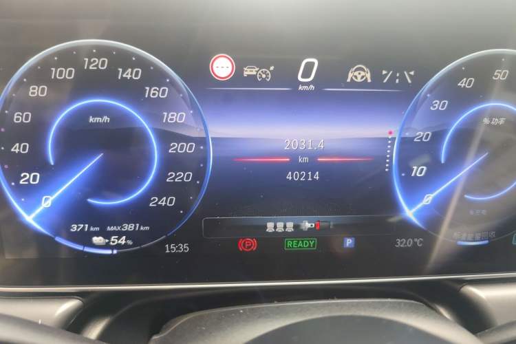 Used Mercedes-Benz EQE 2022 350 First Edition Special Version Odometer Close Up