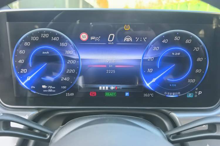 Used Mercedes-Benz EQE 2022 350 Luxury Edition Odometer Close Up