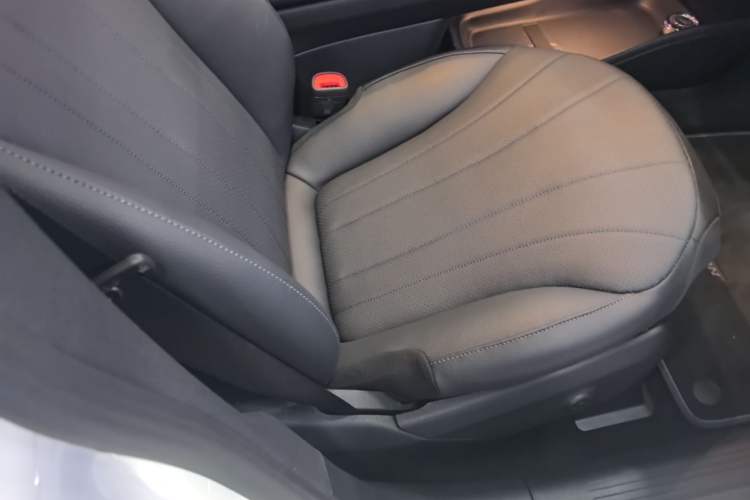 Used Mercedes-Benz EQE 2022 350 First Edition Special Version Right Front Seat