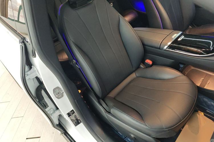 Used Mercedes-Benz EQE 2022 350 Luxury Edition Right Front Seat