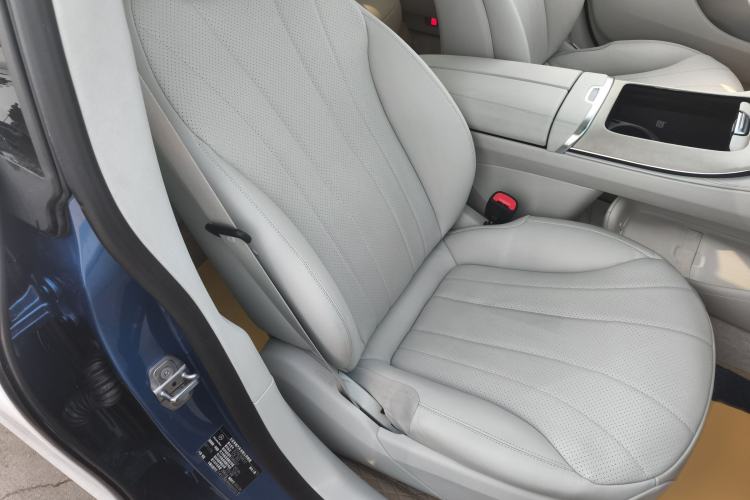 Used Mercedes-Benz EQE 2022 350 First Edition Special Version Right Front Seat