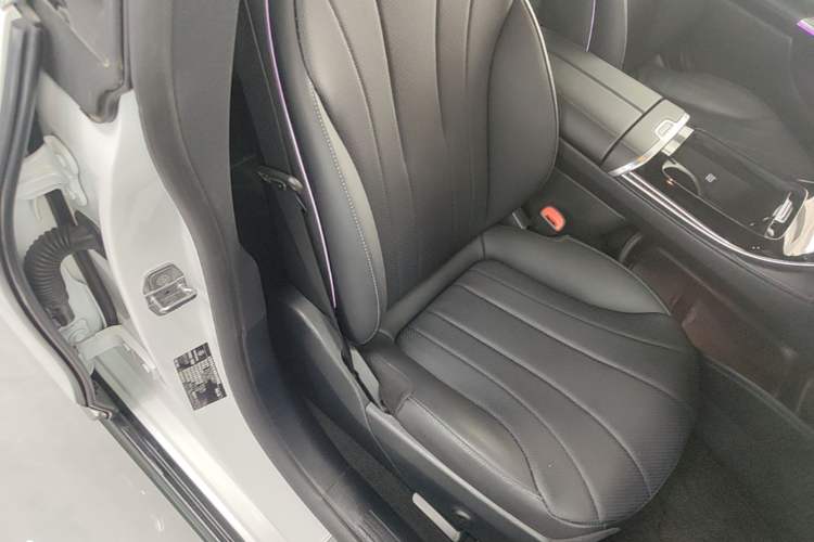 Used Mercedes-Benz EQE 2022 350 Pioneer Edition Right Front Seat
