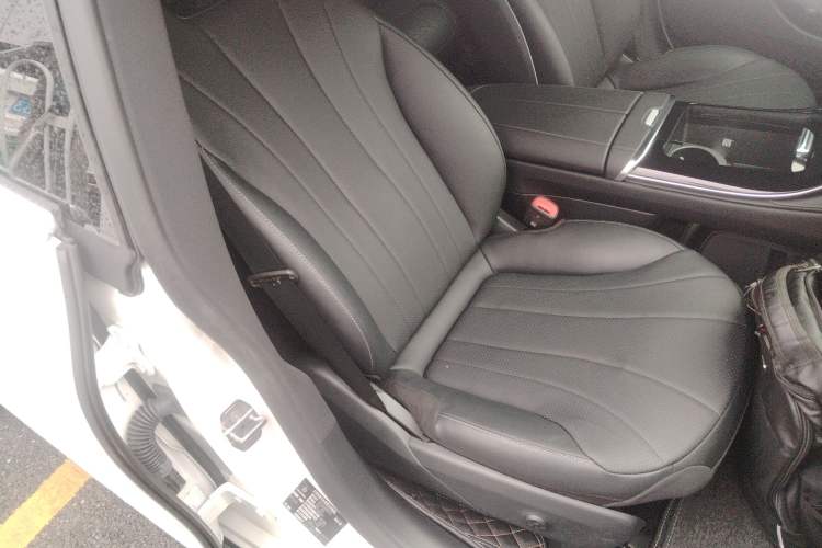 Used Mercedes-Benz EQE 2022 350 Luxury Edition Right Front Seat